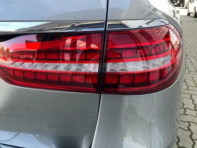 Mercedes-Benz E 400