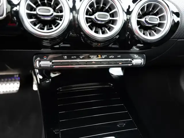 Mercedes-Benz CLA 220