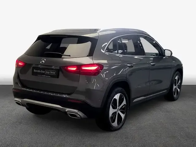 Mercedes-Benz GLA 220