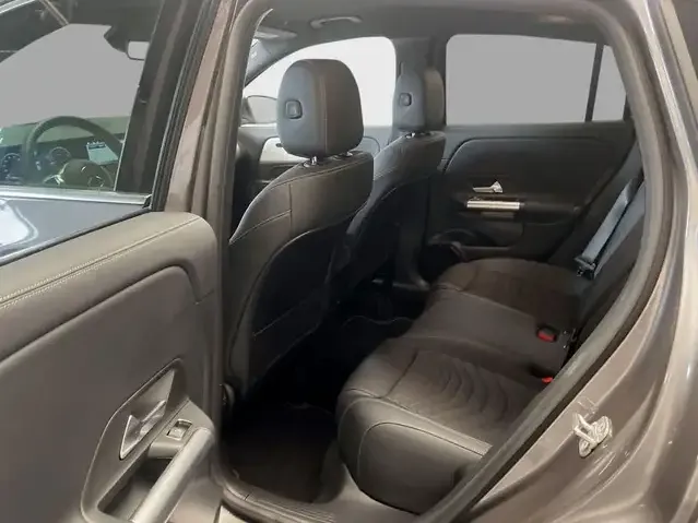 Mercedes-Benz GLA 220