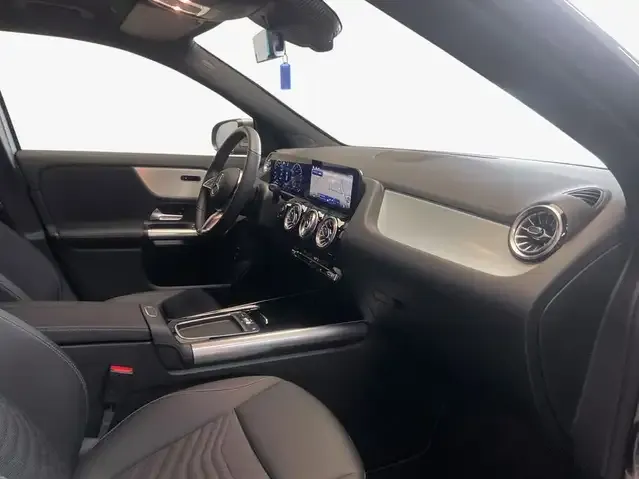 Mercedes-Benz GLA 220