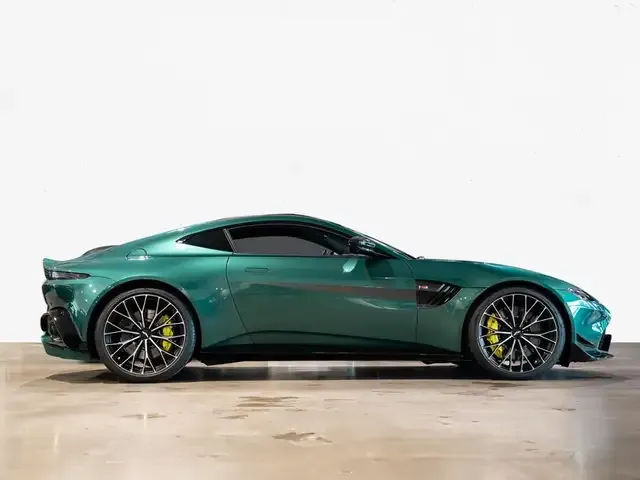 Aston Martin V8
