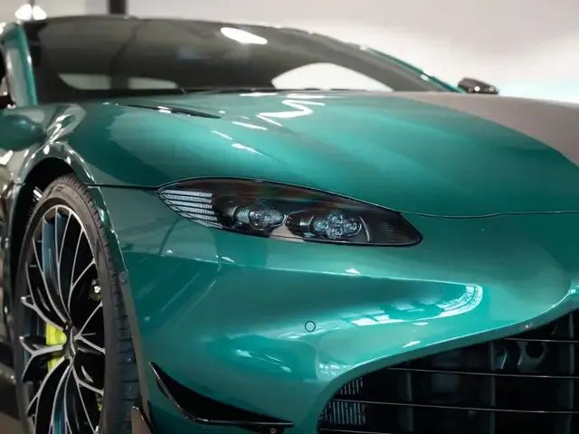 Aston Martin V8