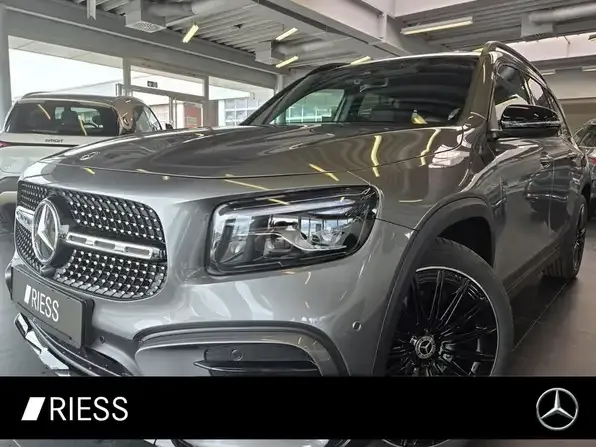 Mercedes-Benz GLB 220