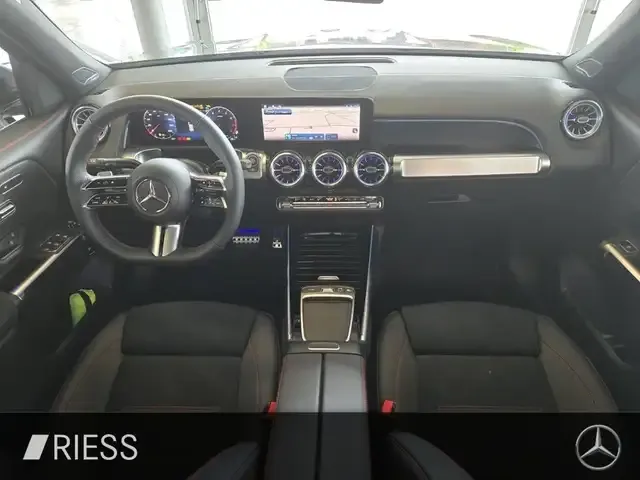 Mercedes-Benz GLB 220