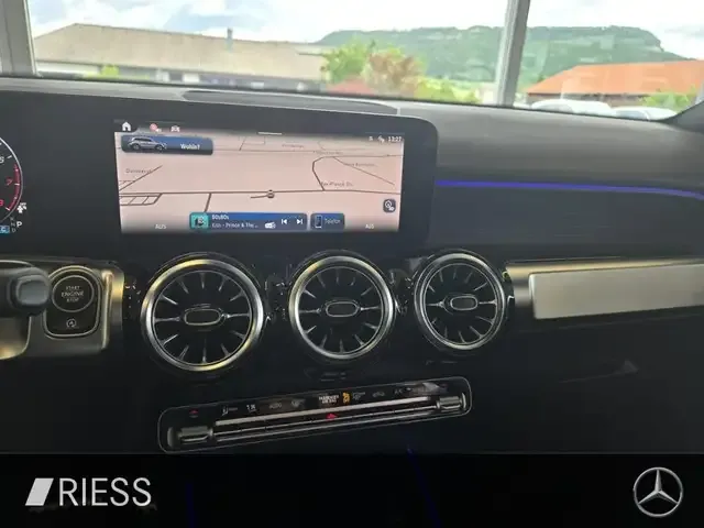 Mercedes-Benz GLB 220