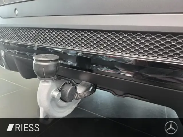 Mercedes-Benz GLB 220