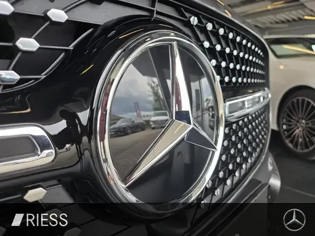 Mercedes-Benz GLB 220