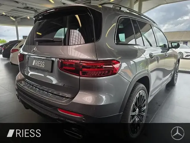 Mercedes-Benz GLB 220