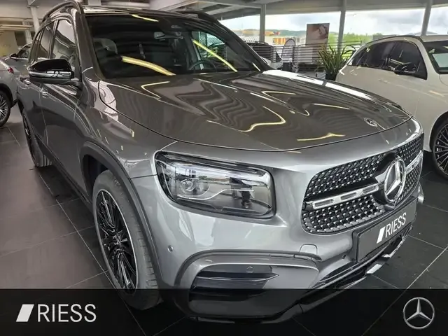 Mercedes-Benz GLB 220