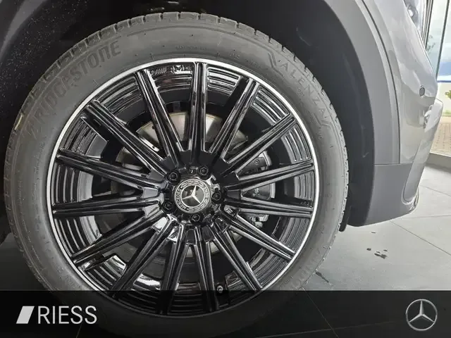 Mercedes-Benz GLB 220