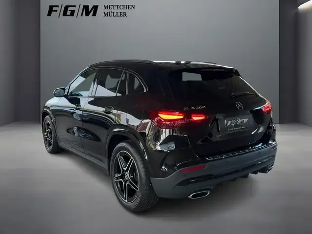Mercedes-Benz GLA 200