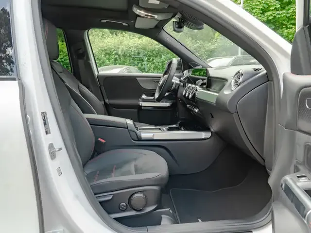 Mercedes-Benz GLB 220