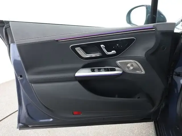 Mercedes-Benz EQE 300