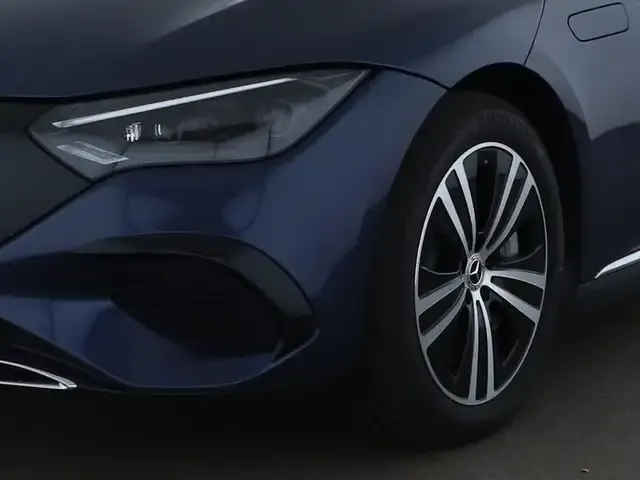 Mercedes-Benz EQE 300