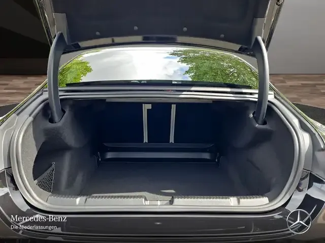 Mercedes-Benz EQE 300