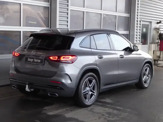 Mercedes-Benz GLA 200