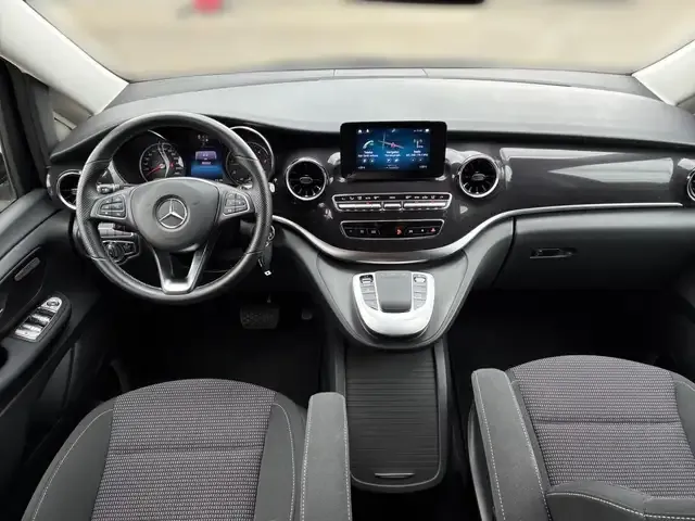 Mercedes-Benz V 220