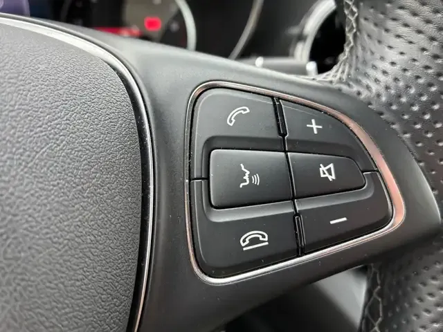 Mercedes-Benz V 220