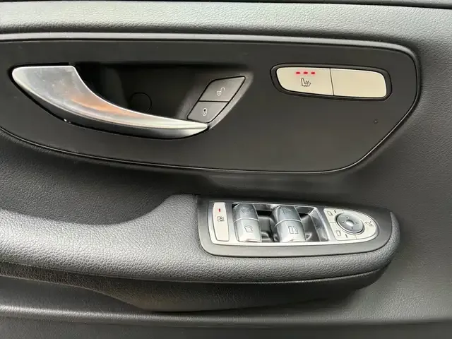 Mercedes-Benz V 220