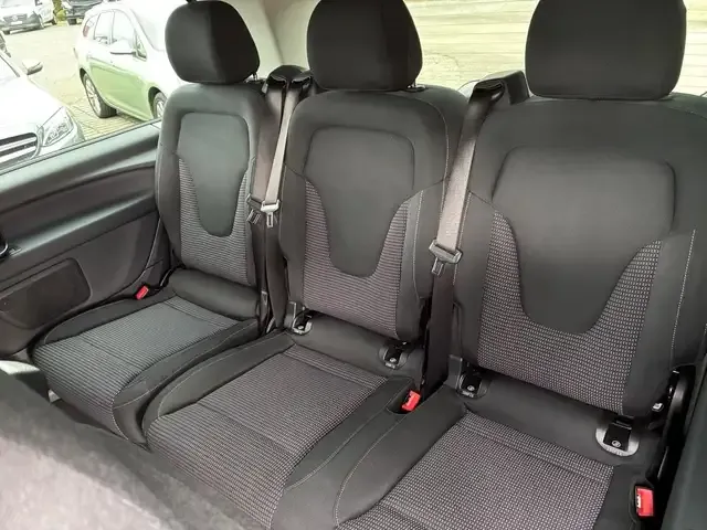 Mercedes-Benz V 220