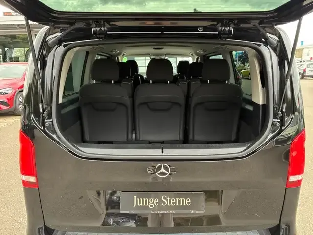 Mercedes-Benz V 220