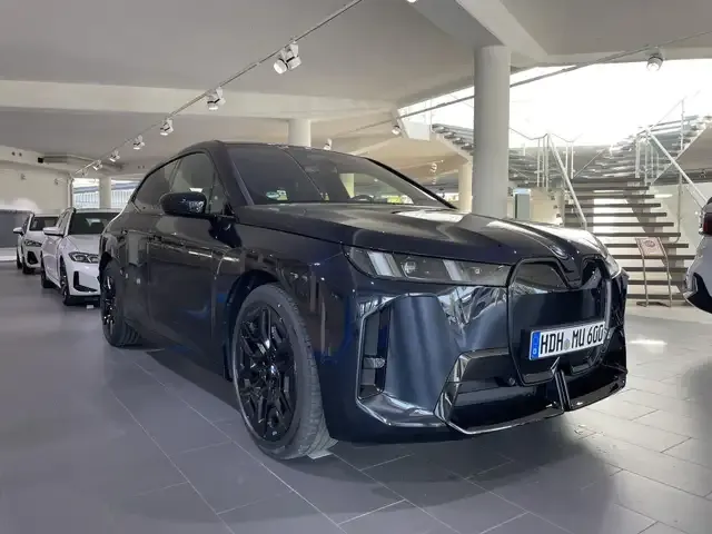 BMW iX