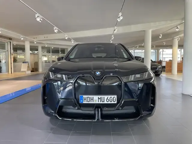 BMW iX