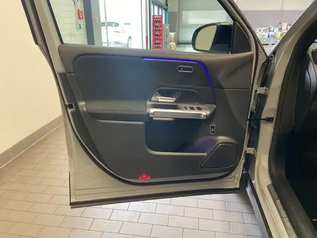 Mercedes-Benz GLB 180