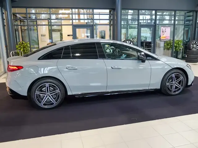 Mercedes-Benz EQE 300