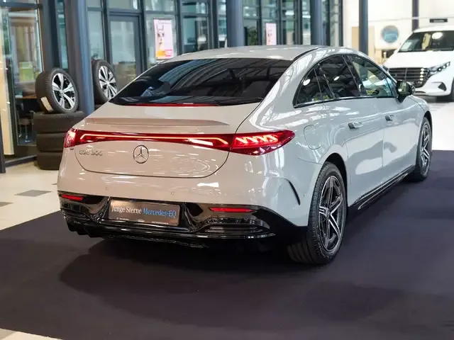 Mercedes-Benz EQE 300