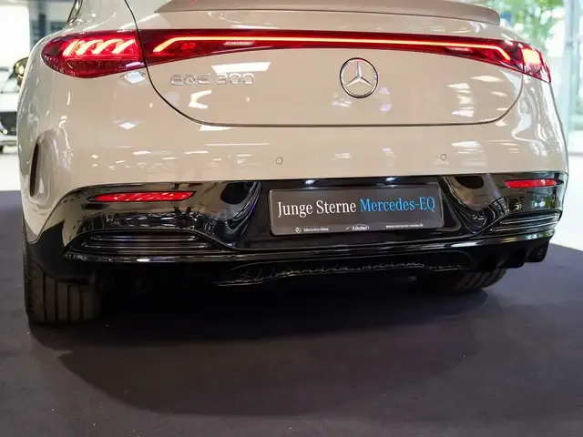 Mercedes-Benz EQE 300