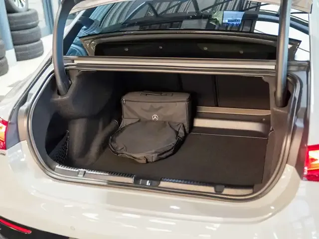 Mercedes-Benz EQE 300