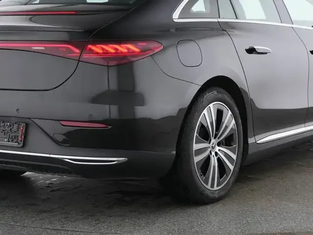 Mercedes-Benz EQE 300