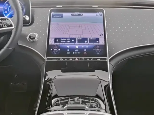 Mercedes-Benz EQE 300
