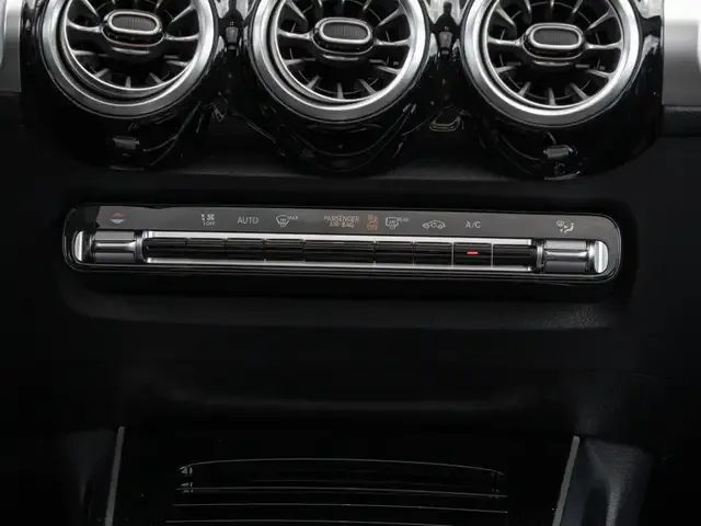 Mercedes-Benz GLB 220