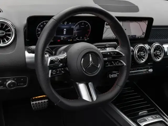 Mercedes-Benz GLB 220