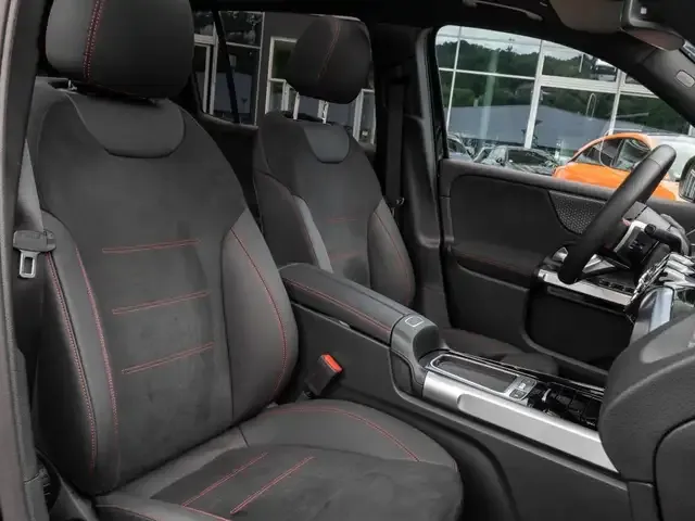 Mercedes-Benz GLB 220