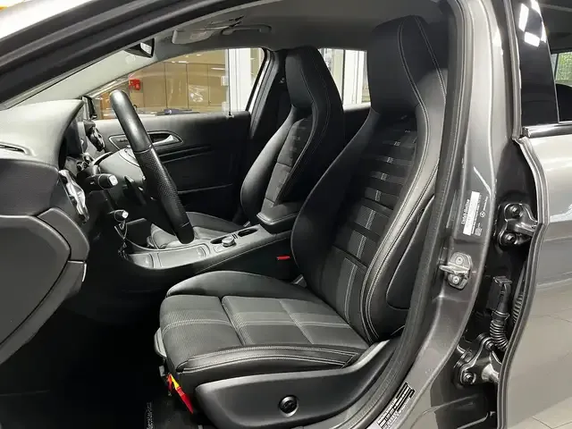 Mercedes-Benz GLA 220