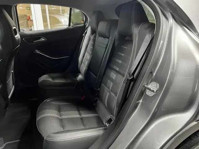 Mercedes-Benz GLA 220