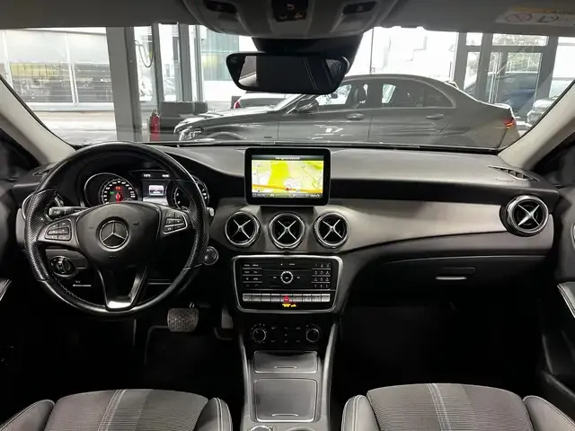 Mercedes-Benz GLA 220