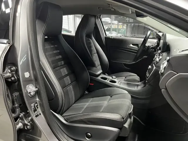 Mercedes-Benz GLA 220