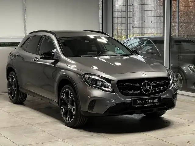 Mercedes-Benz GLA 220