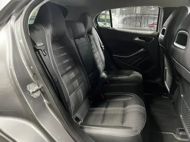 Mercedes-Benz GLA 220