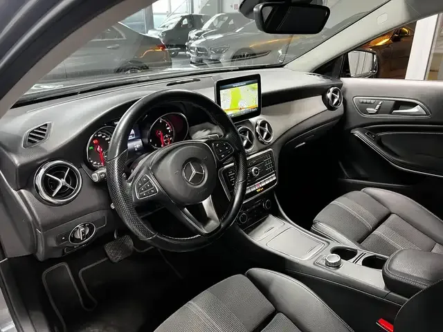 Mercedes-Benz GLA 220