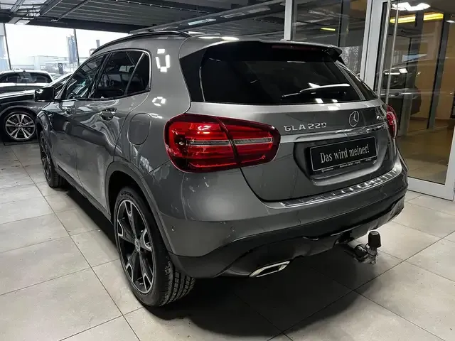 Mercedes-Benz GLA 220