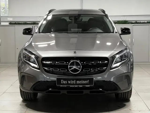 Mercedes-Benz GLA 220
