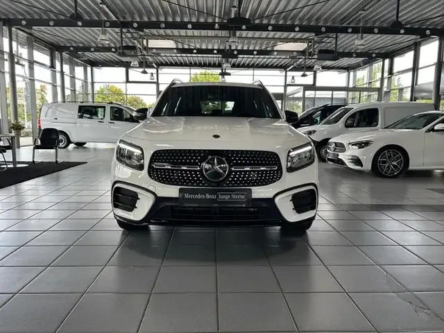 Mercedes-Benz GLB 200