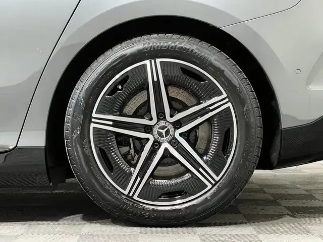 Mercedes-Benz EQE 300