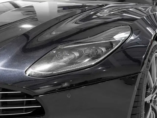 Aston Martin DB11